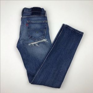 27 Levi’s Butt Rip